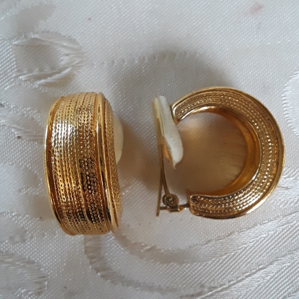 Vintage Clip On Earrings